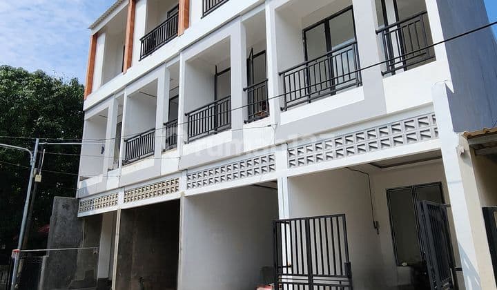 Rumah Baru Minimalis 3 Lantai di Interkota Indah Harga Nego