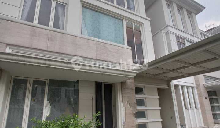 Rumah Siap Huni Minimalis di Lingkungan Mewah Pakuwon Indah