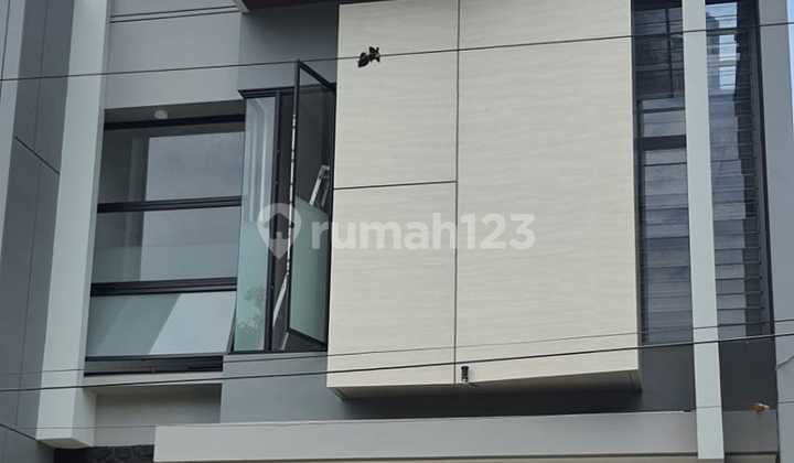 Rumah 2 Lantai Baru Unfurnished SHM di Manyar, Surabaya Rumah 2 Lantai Baru Unfurnished SHM di Manyar, Surabaya