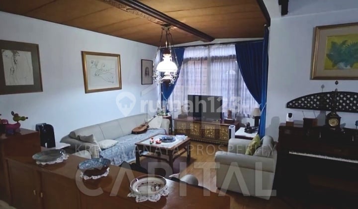 Cheap Price Drop, Well-Maintained and Spacious Residence in the Favorite Residential Area Cisitu Sayap Dago