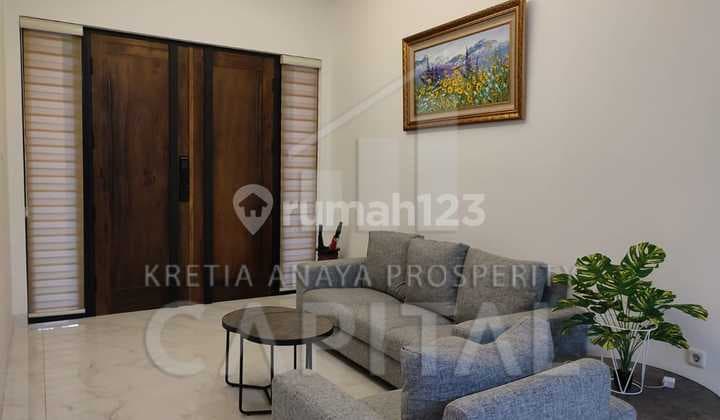 This Super Homie Luxury Home Becomes Even More Comfortable with the Presence of a Swimming Pool in Tatar Rambutkasih, Kota Baru Parahyangan.