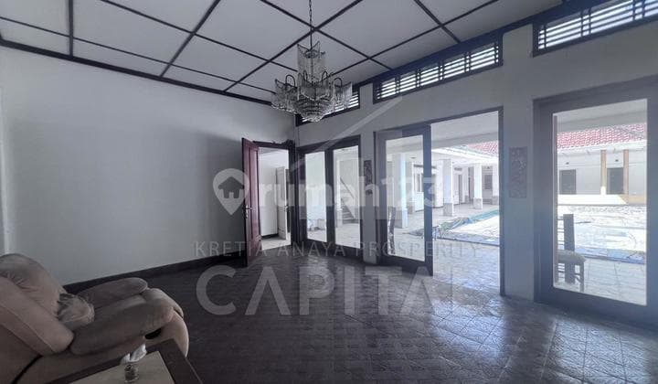 Rumah Bagus Terawat Luas Bangunan Klasik Belanda Sayap Dago Lokasi Bagus Strategis Cocok