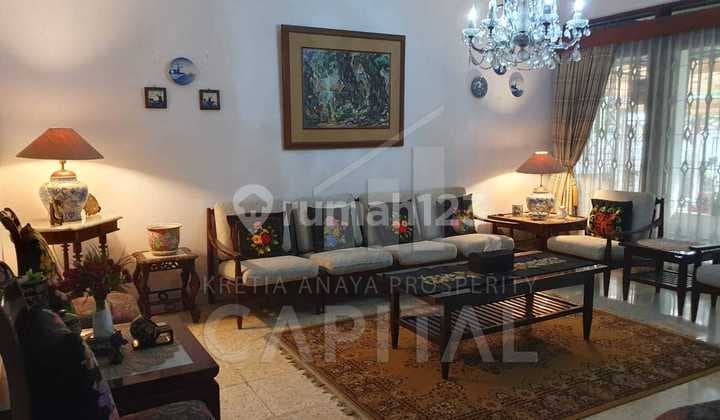 Asri House in Tubagus Ismail Area, Strategic Location, Wide Road, Close to Dago and ITB, SHM Certificate.