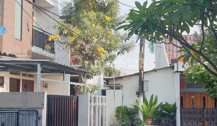 Di jual rumah di Jl. KUD Sudimara Jaya Ciledug kota Tangerang