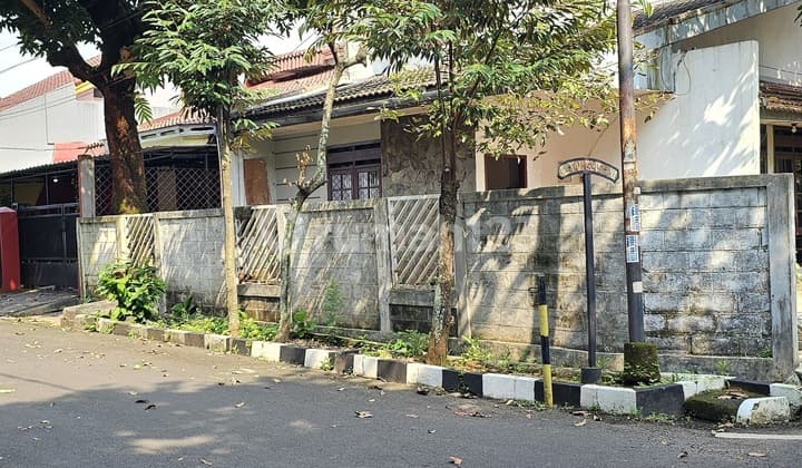 Rumah Hoek di Petukangan Selatan Pesanggrahan, Jakarta Selatan
