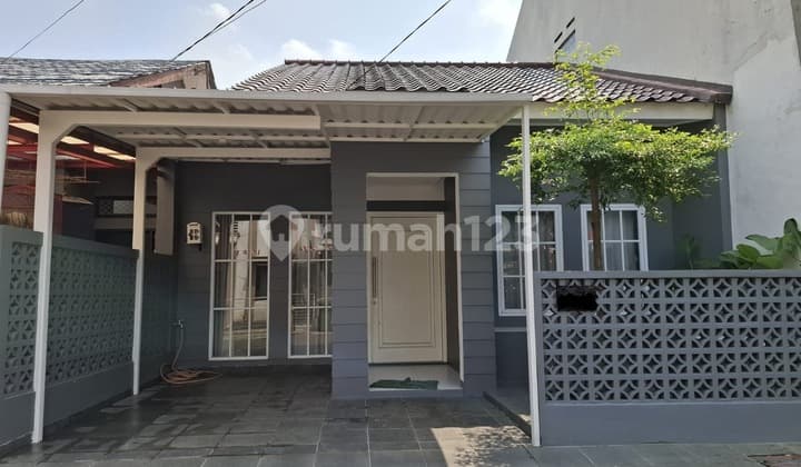 House in Griya Housing Complex, Otista Raya Street, Kedaung Village, Tangsel