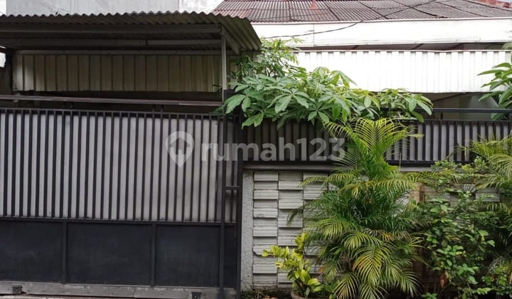 Rumah Strategis di Bendungan Hilir, Tanah Abang, Jakpus
