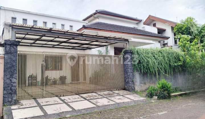 Nice House in Delman Indah, Tanah Kusir, Kebayoran Lama, South Jakarta