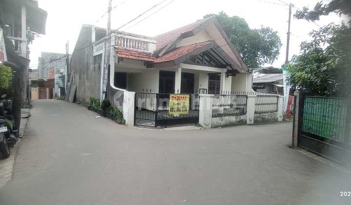 For quick sale: Ready-to-occupy hook house in East Pondok Kacang, Pondok Aren