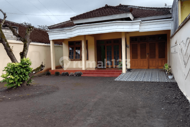 For Sale, House Location at the Intersection of Jl Raya Propinsi Jember Banyuwangi, next to BRI Unit Kaligondo