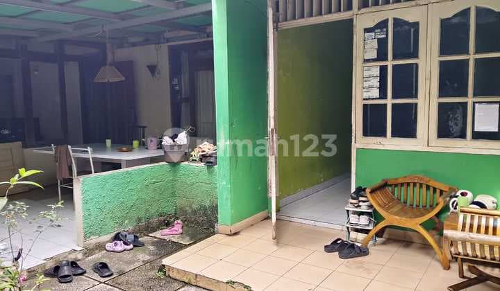dijual rumah harga tanah saja lokasi 200 meter ke Statiun MRT Haji Nawi