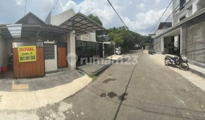 Quick sale of newly renovated house in Deppen complex, Pesanggrahan, South Jakarta