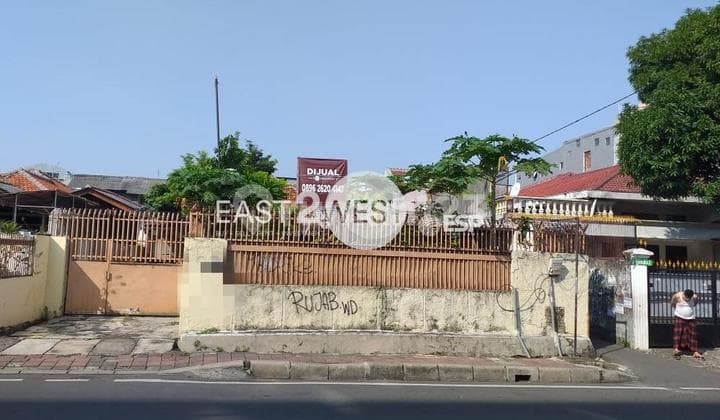 Rumah Pinggir Jalan Raya Kebon Jeruk Jakarta Barat Hitung Kavling