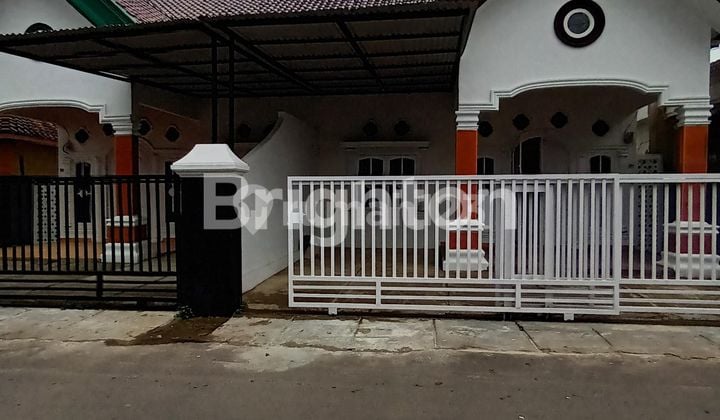 RUMAH CANTIK SIAP HUNI LOKASI STRATEGIS AMAN DAN NYAMAN