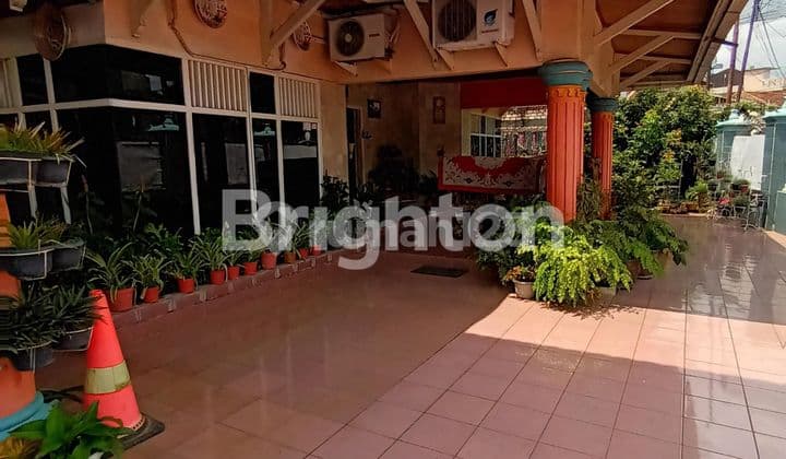 RUMAH BESAR LUAS LOKASI DEKAT PUSAT KOTA FREE KOLAM RENANG ILIR BARAT 1 SUMATERA SELATAN