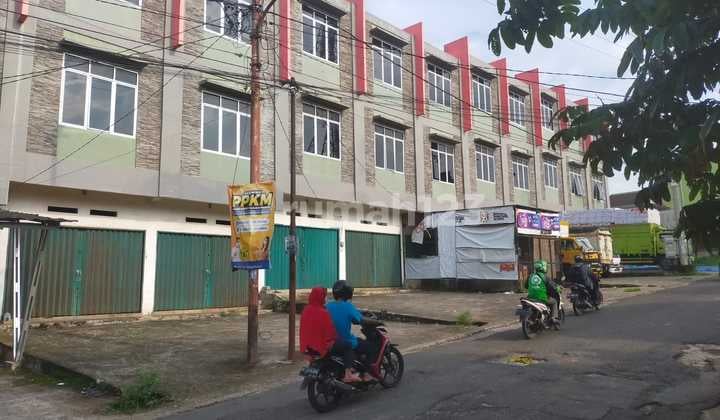 Ruko 2,5 Lantai Lokasi Strategis Harga Terjangkau Cocok Tempat Usaha