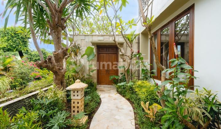 Beautiful Garden 3Bedroom Villa Fully Furnished In Jimbaran Bali