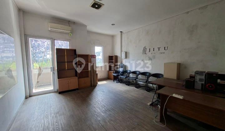 Ruko 3 Lantai Strategis Tengah Kota di Tipes Solo