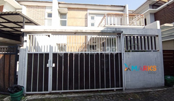 Dijual rumah 2 lt tengah kota di Panularan Solo