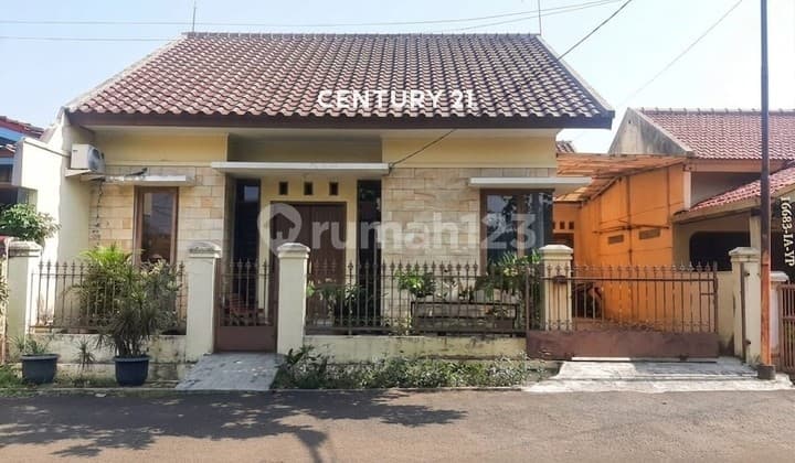 Ready-to-Occupy House in a Quiet and Comfortable Area for Sale in Bintaro