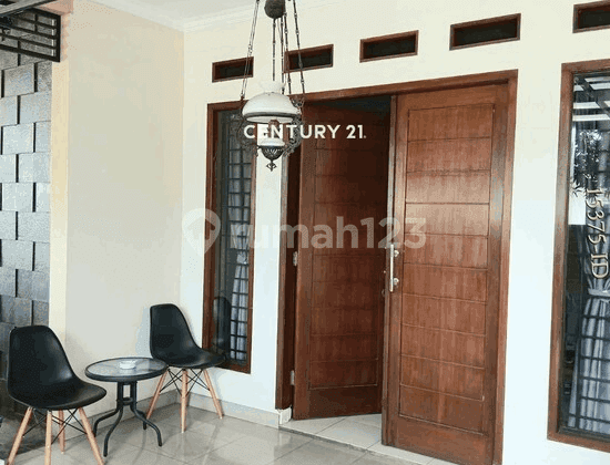 Rumah Homey Di Hook Tanah Luas Dan Murah Strategis Dekat Stasiun