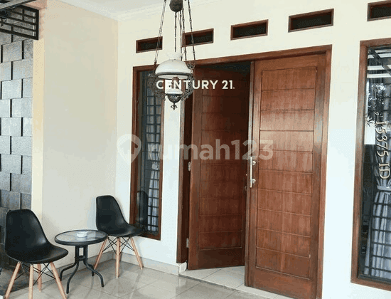 Rumah Homey Di Hook Tanah Luas Dan Murah Strategis Dekat Stasiun