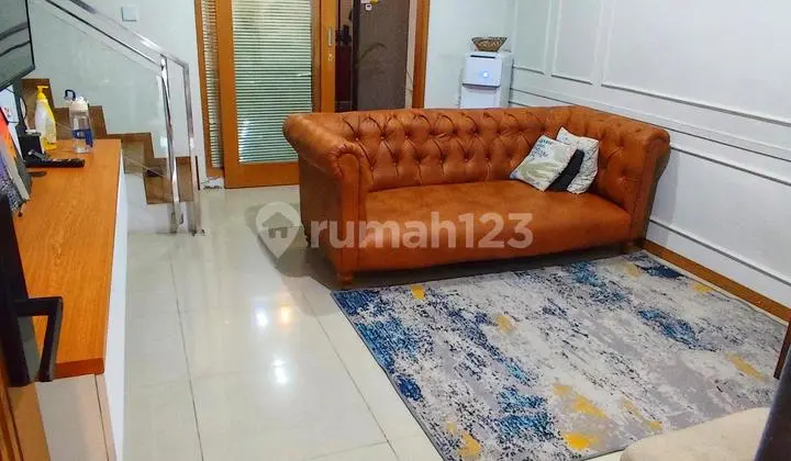 "Disewakan Rumah 2,5 Lantai Furnish Komplek Bali Garden City View