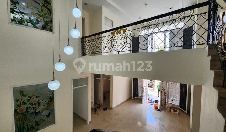 RUMAH KEREN 2 LANTAI MINIMALIS MODERN NYAMAN SIAP HUNI DI SINGGASANA PRADANA BANDUNG