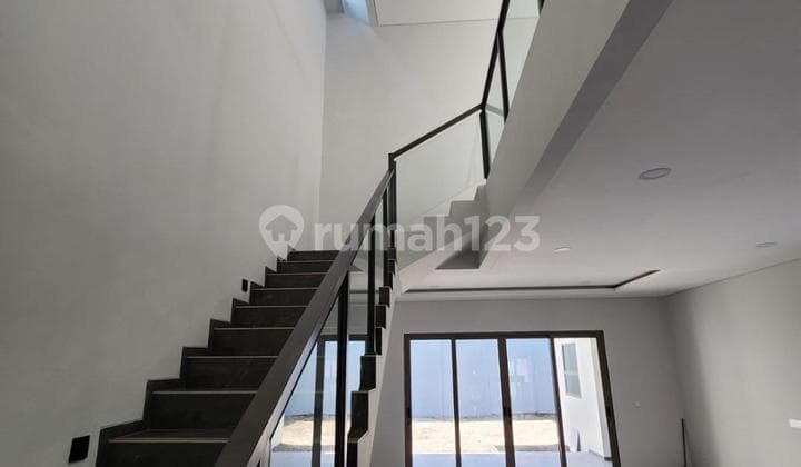 Y, Dijual Rumah 2 Lantai di Pondok Hijau Bandung, Lembang