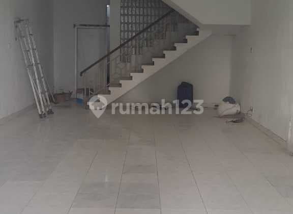 RUKO 3 LANTAI LOKASI RAMAI STRATEGIS SIAP PAKAI DI SINGGASANA BANDUNG