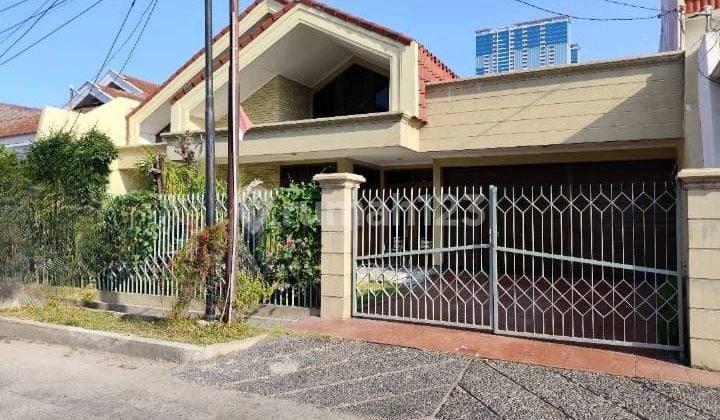 Rumah Tetawat Di Hunian Kawasan Elit Dharmahusada Surabaya Timur