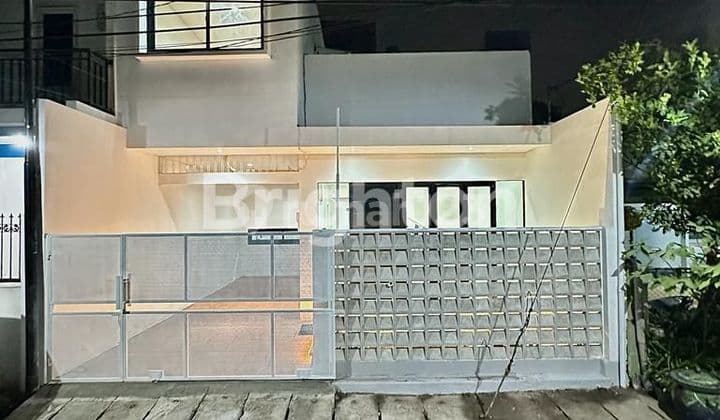 Ready-to-Live Minimalist Modern House in Ngagel Wasana, Strategic Location in the Center of Surabaya City.