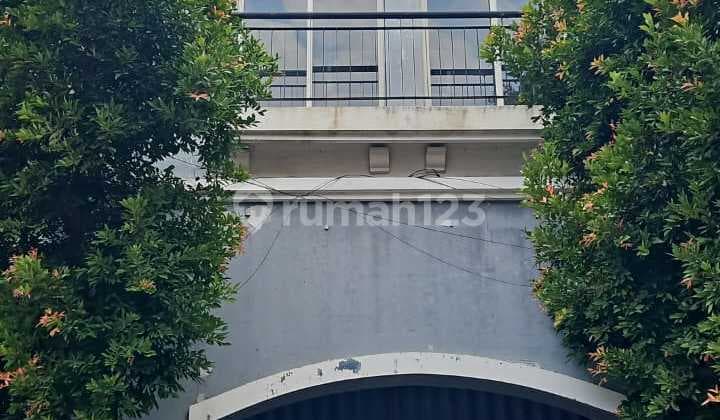 For Sale Strategic 2+ Story Shophouse Owner's Price on Serpong Main Road