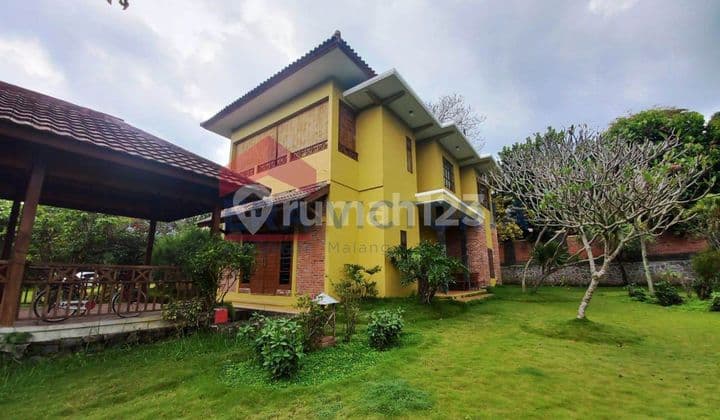 Rumah Villa Jual Terawat Luas Dekat Wisata Kuliner Sejuk
