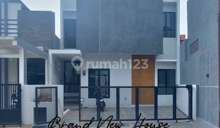 Modern Design! Nice 2-Story Home, Cozy, Easy Access, Ready to Occupy in Bintaro Sector 3A (Im)