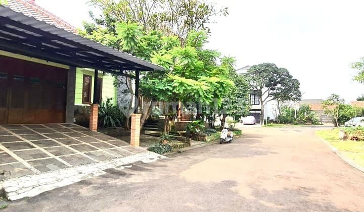 Semi-Furnished House with Jepara Teak Carvings in Jagakarsa AY15225