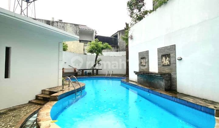 Premium House in Bintaro Sector 9 - Land Area 560 sqm, 2 Carports, Swimming Pool, Ready to Move In