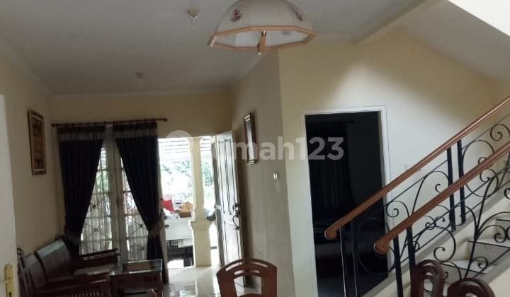 Rumah Bagus Minimalis 2 Lantai Rapih Lt 200 Lb 198 Kota Wisata