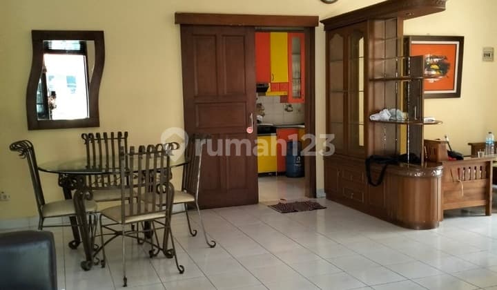 rumah bagus siap huni rapih nyaman lt240 lb100 raffles hills nego