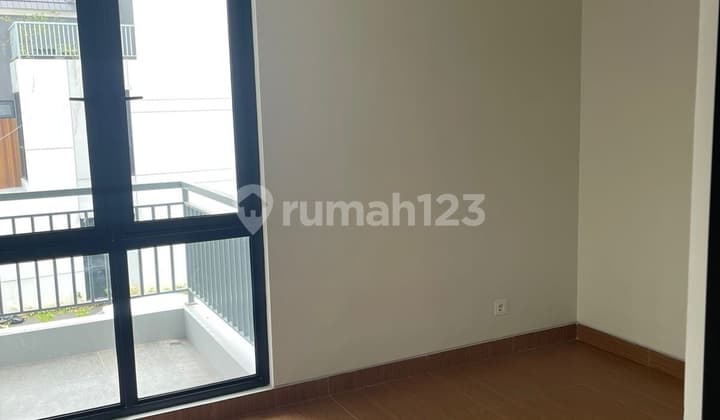 Rumah Sewa Kota Wisata LT 121 LB 162 Siap Huni