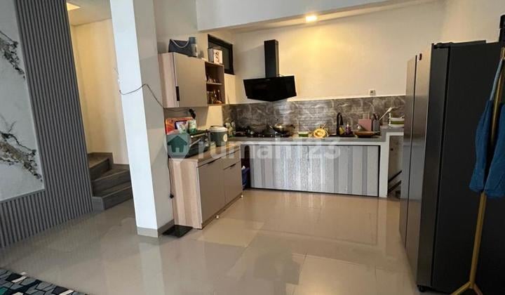 Siap Huni, Rumah, 2 Lantai, SHM, Dekat Akses Bus Kota