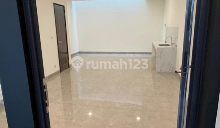 Rumah, 2 Lantai, SHM, Bebas Banjir