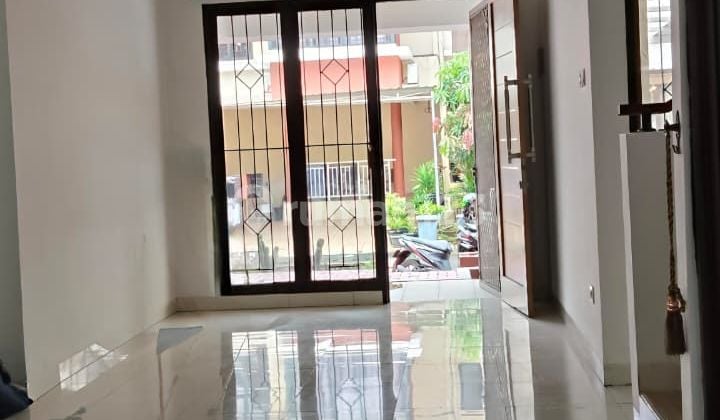 Bebas Banjir, Rumah, 2 Lantai, SHM