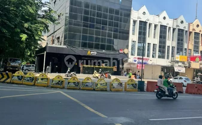 4 Lantai, Luas Tanah 198 m2, Bulevar Timur, Ruko di Kelapa Gading, Jakarta Utara
