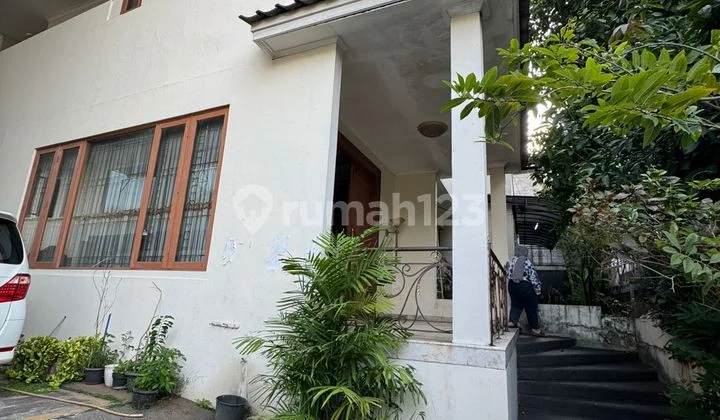 Rumah Mewah 5 Kamar Tidur di Jakarta Selatan - Ada Kolam Renang