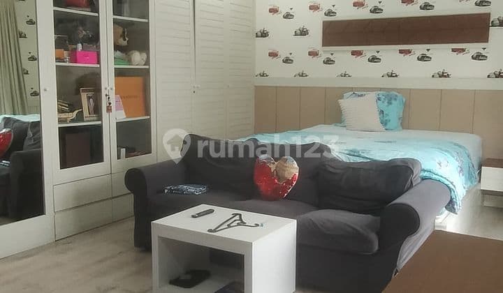 Rumah 3 Lantai Di The Villas - Kelapa Gading