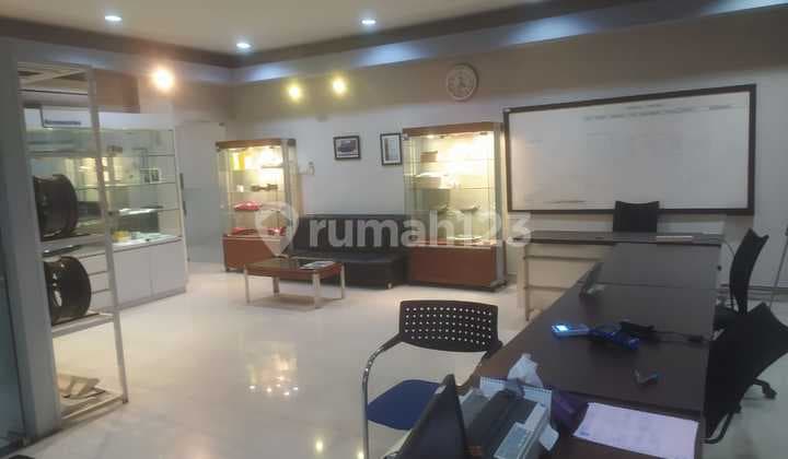 Showroom mobil di Depok, Siap Operasional - Luas 1.354 m2