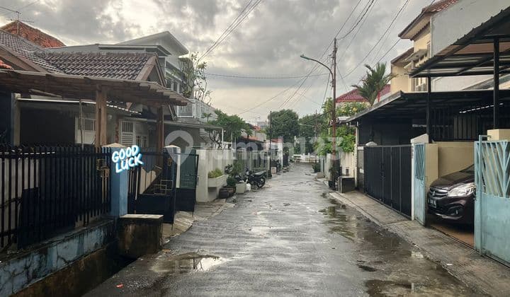 Jual rumah hitung tanah jalanan lebar Komplek Migas jakarta barat
