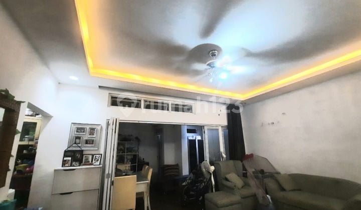 Jual Rumah Siap Huni Lokasi Jalan Utama di Jagakarsa Jaksel