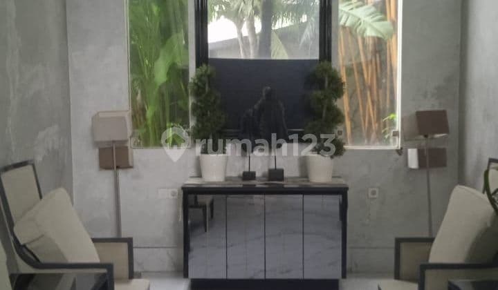 Rumah mewah sukasari ada pool bangunan luas keren strategis